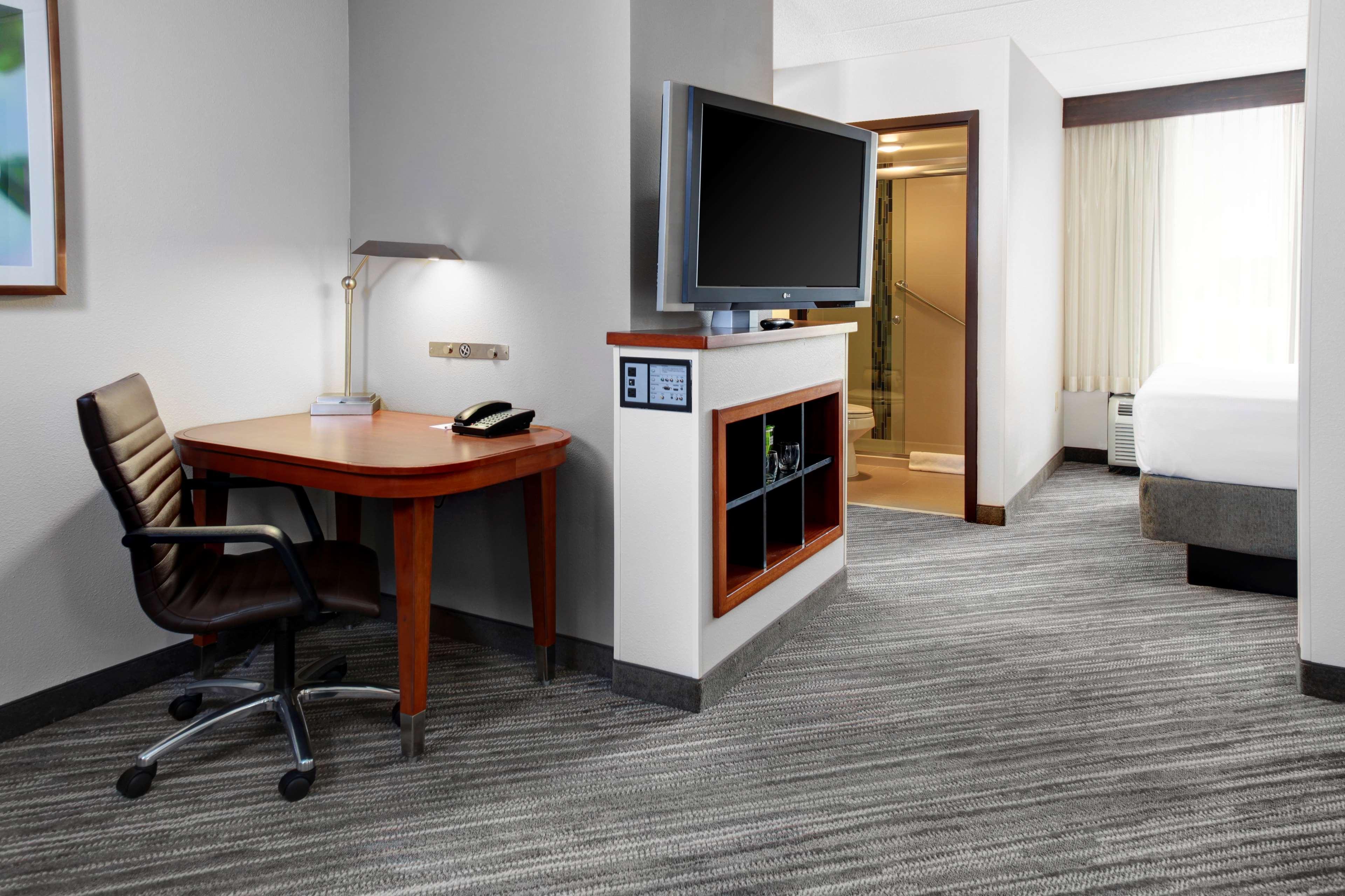 Hyatt Place Detroit/Livonia Exterior photo