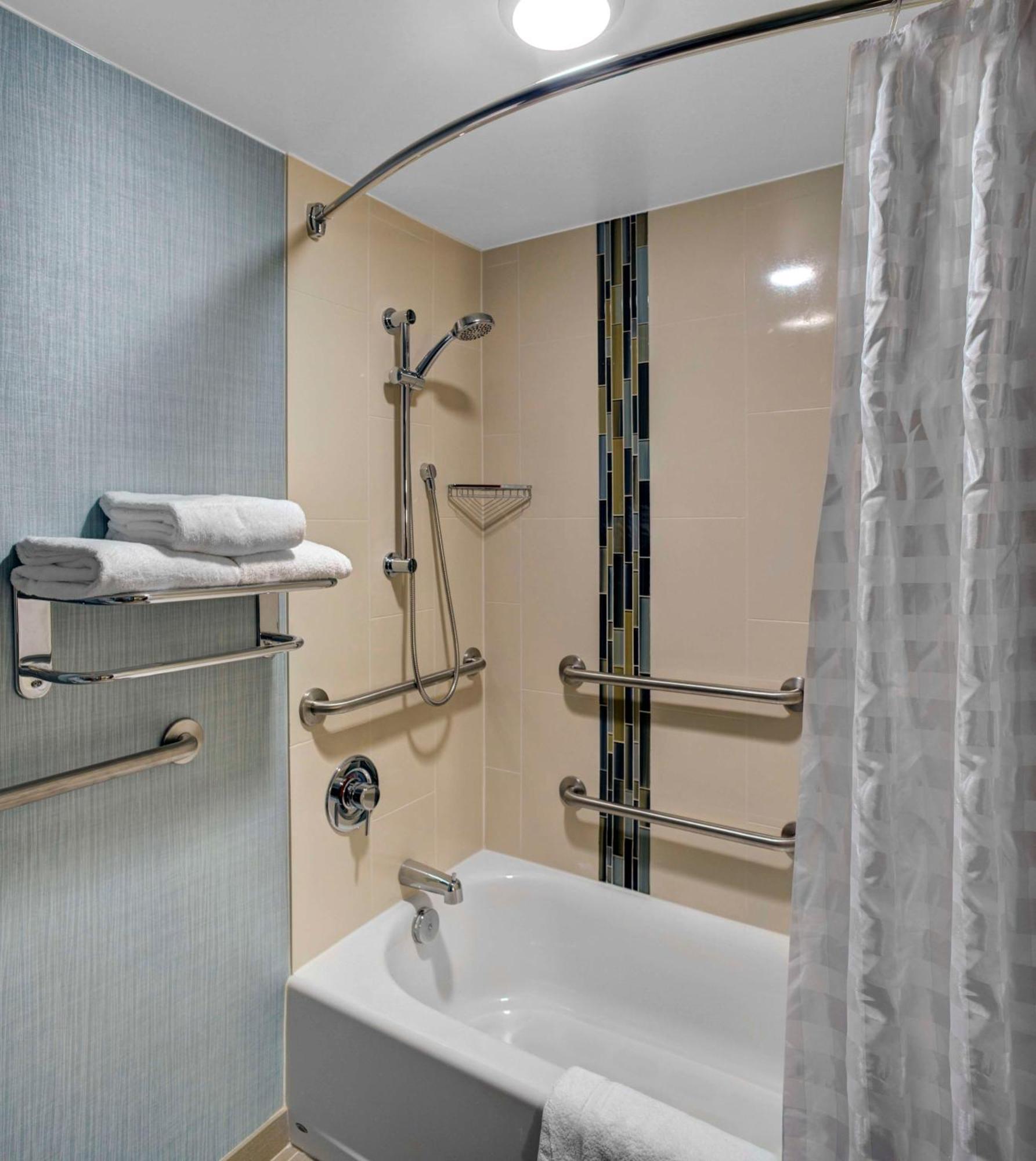 Hyatt Place Detroit/Livonia Exterior photo