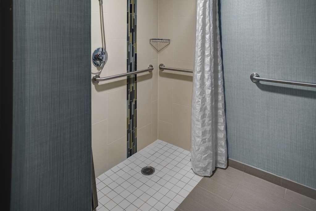 Hyatt Place Detroit/Livonia Room photo