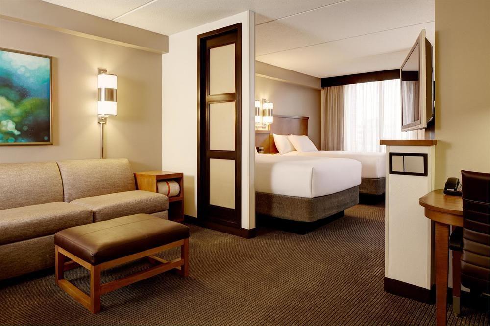 Hyatt Place Detroit/Livonia Exterior photo